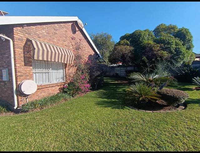 4 BEDROOM HOUSE FOR SALE IN PRIMROSE EAST